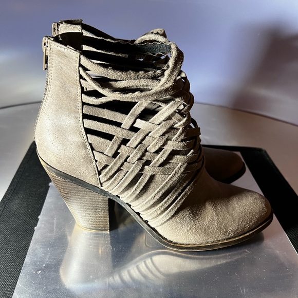 Strappy Weaver Fergilicious Taupe Booties, size 10M - Picture 8 of 15